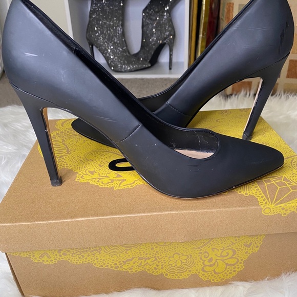 Black Heels - Picture 4 of 4